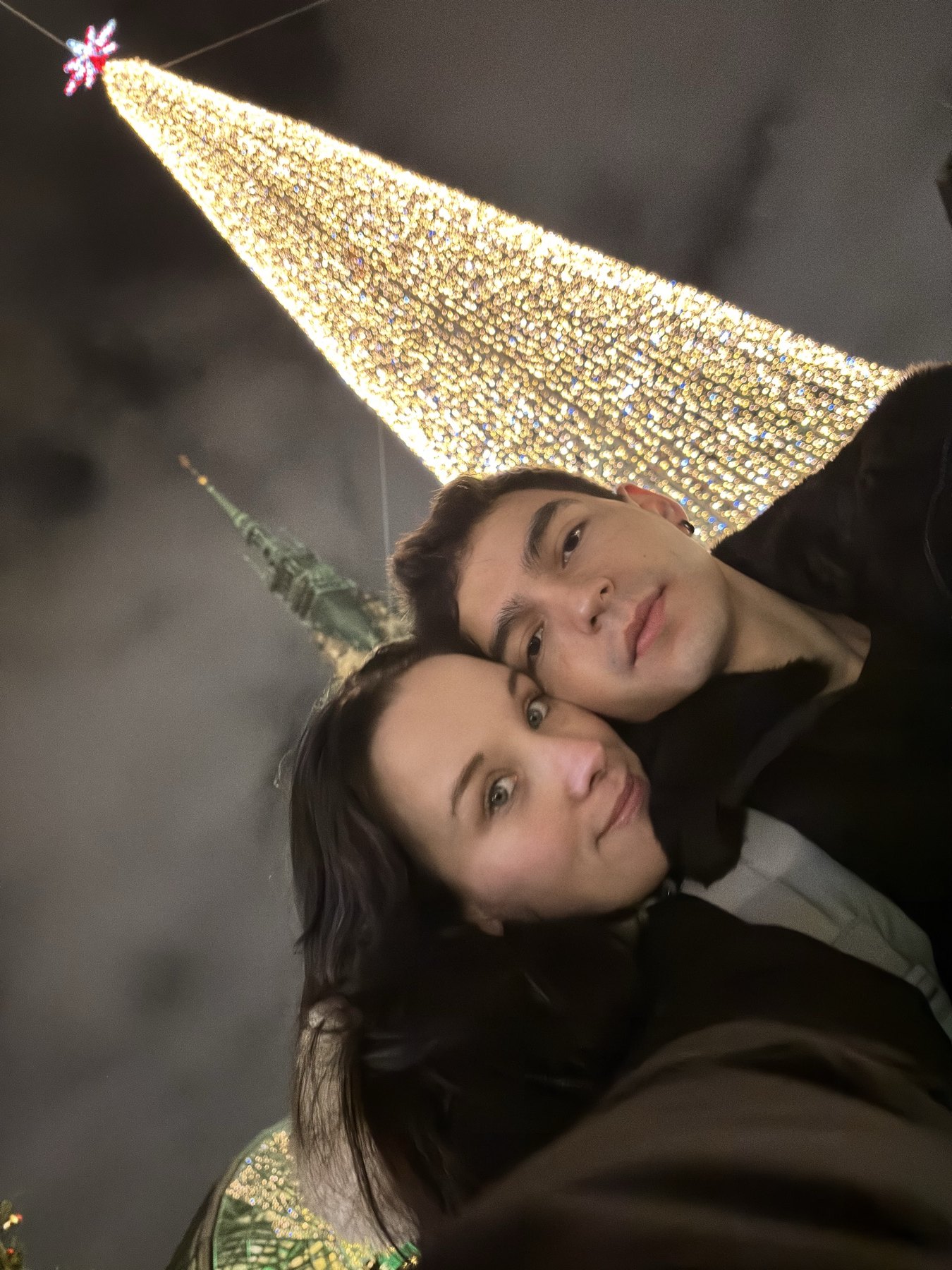 Una foto juntos junto a las luces