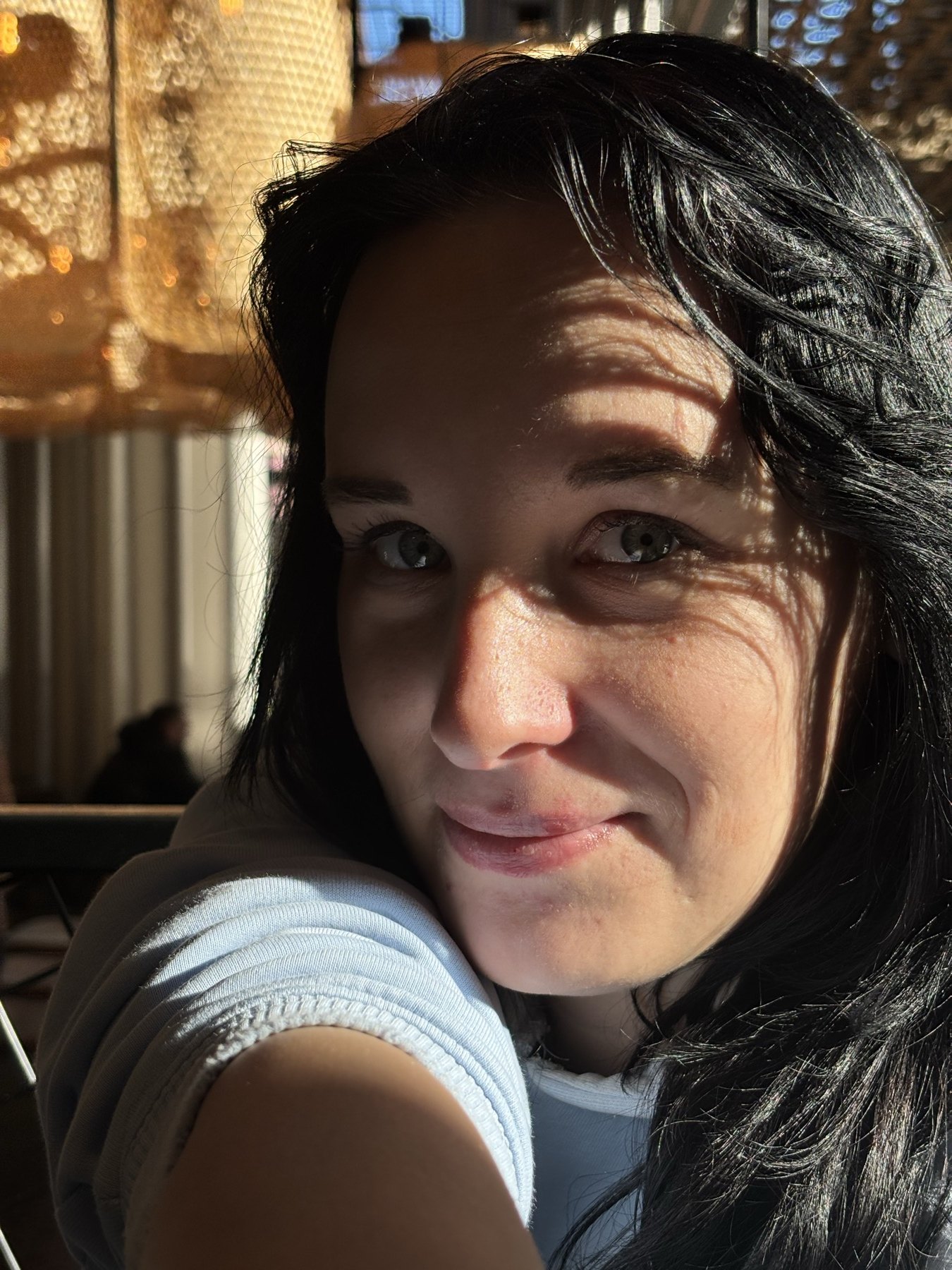 Una sonrisa iluminada por el sol