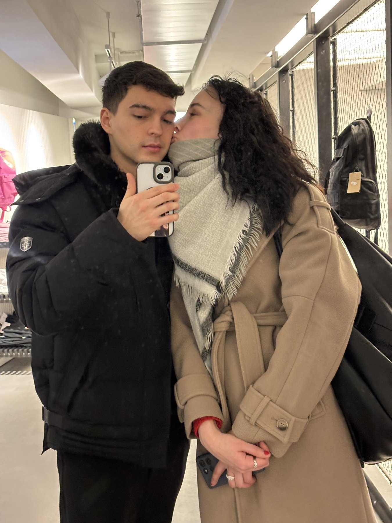 Un beso frente al espejo